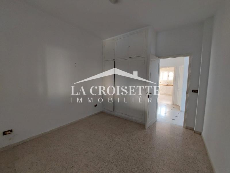 Etage de villa S+3 à La Marsa